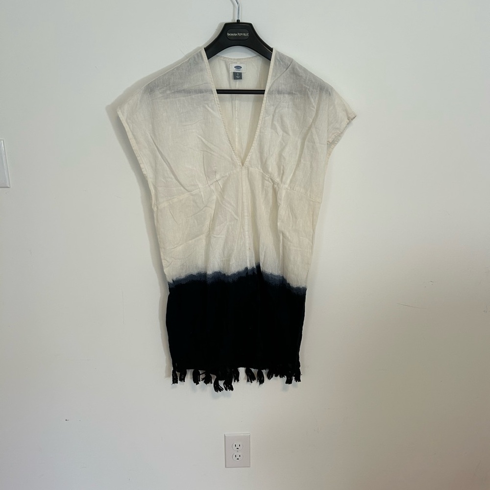 Old Navy White and Navy Ombré Fringe Coverup